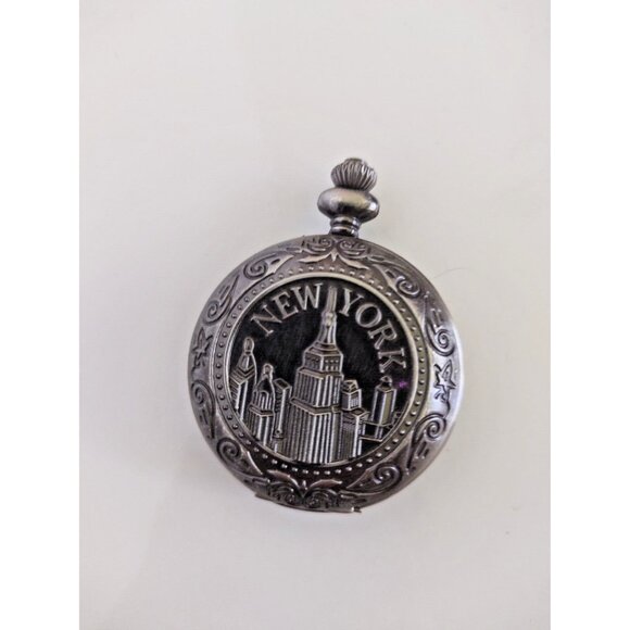 Beautiful Vintage Collection New York Skyline Quartz Pocket Watch New Battery - Picture 6 of 14